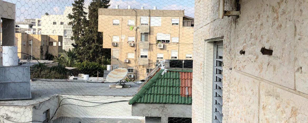 התקנת רשת נגד יונים